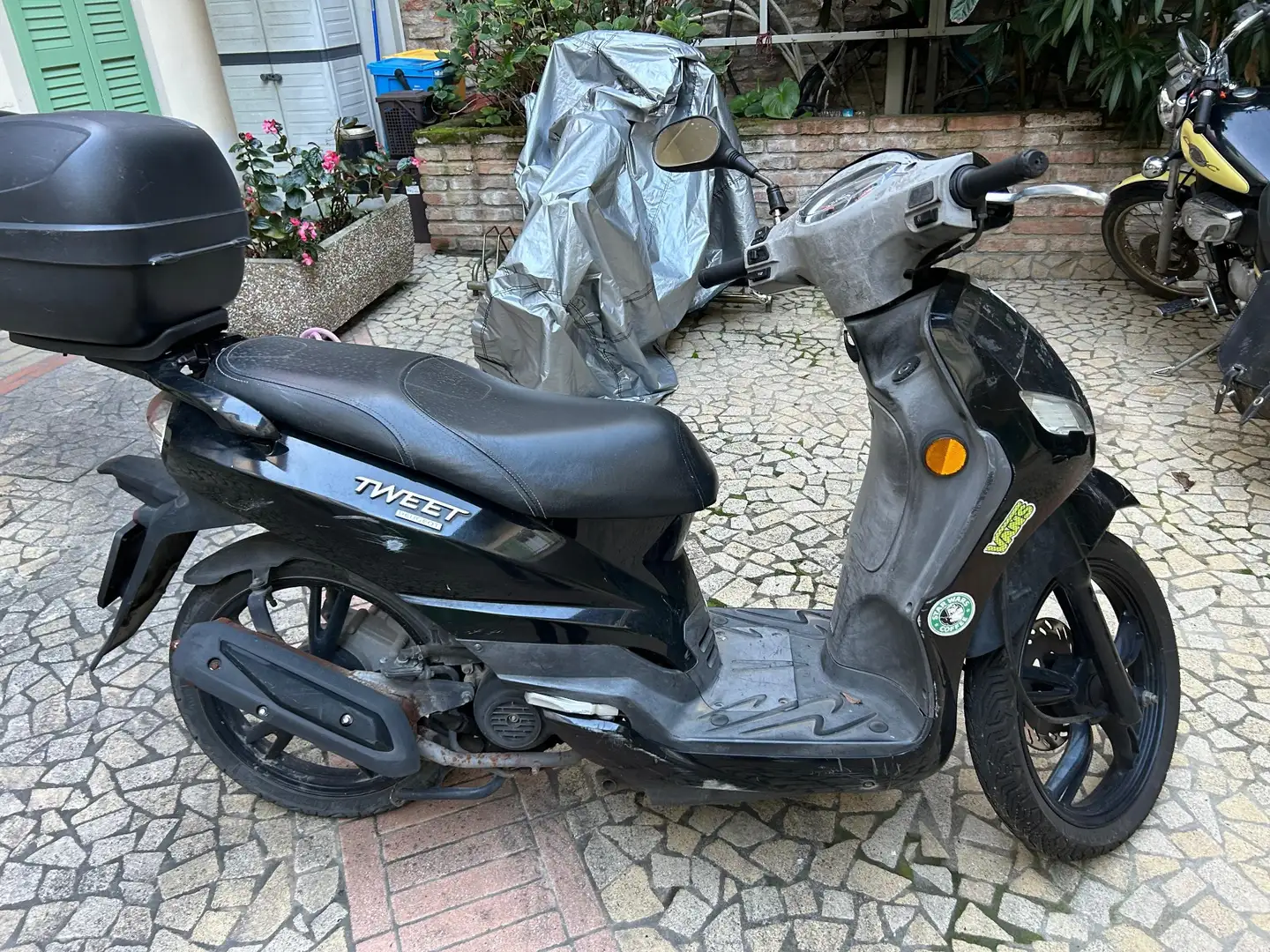 Peugeot Tweet Negro - 1