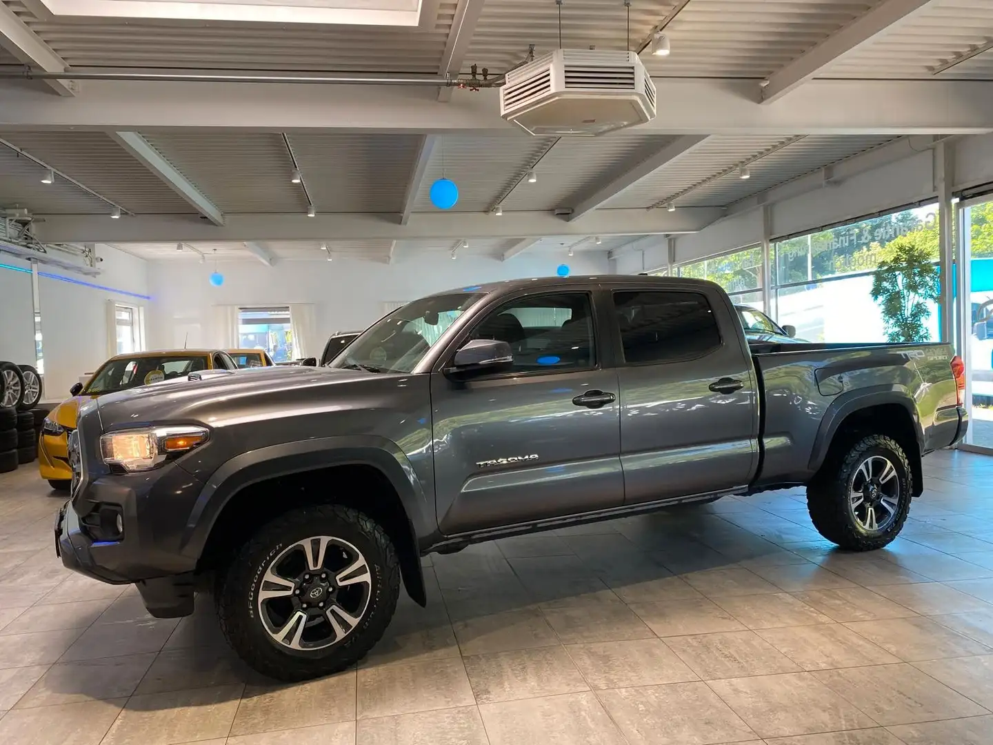 Toyota Tacoma TRD Offroad 4x4 Sport *Garantie* Grijs - 2