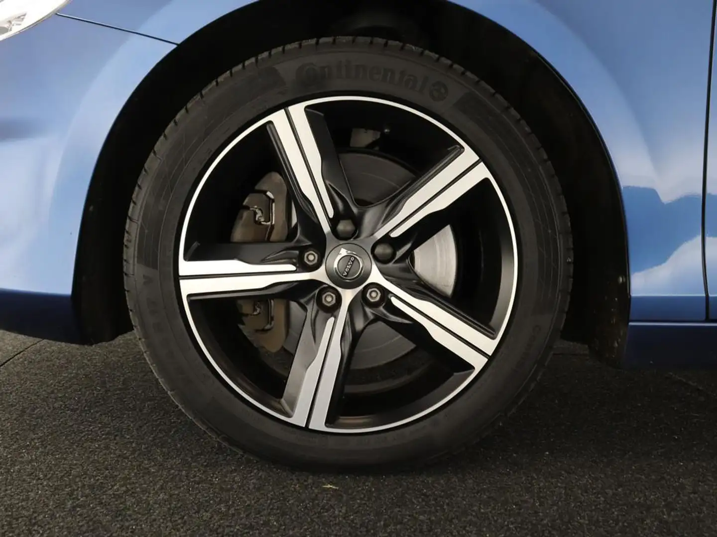 Volvo V40 2.0 T4 R-Design | Navigatie | Stoelverwarming | Se Bleu - 2