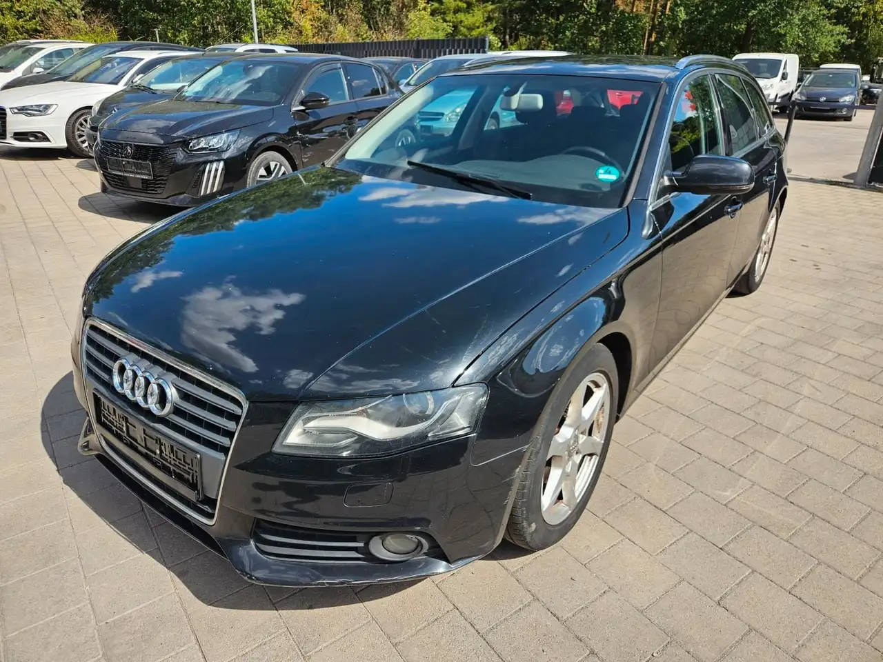 Audi A4 Avant Ambition — photo 1 of 21