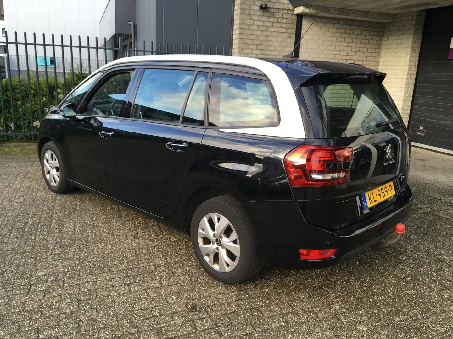 Citroen Grand C4 Picasso 1.6 BlueHDi Business / 7 SEATS / DEALER OH / AUTOM Zwart - 2