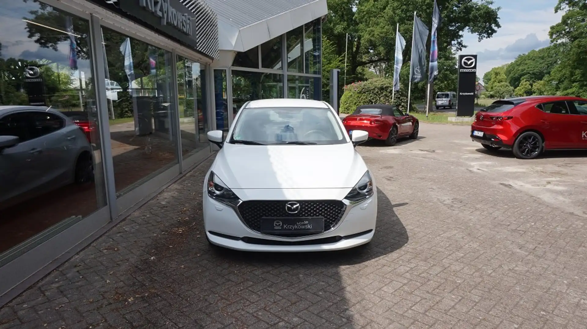 Mazda 2 2022 (8") SKYACTIV-G 75 MT FWD Blanc - 2