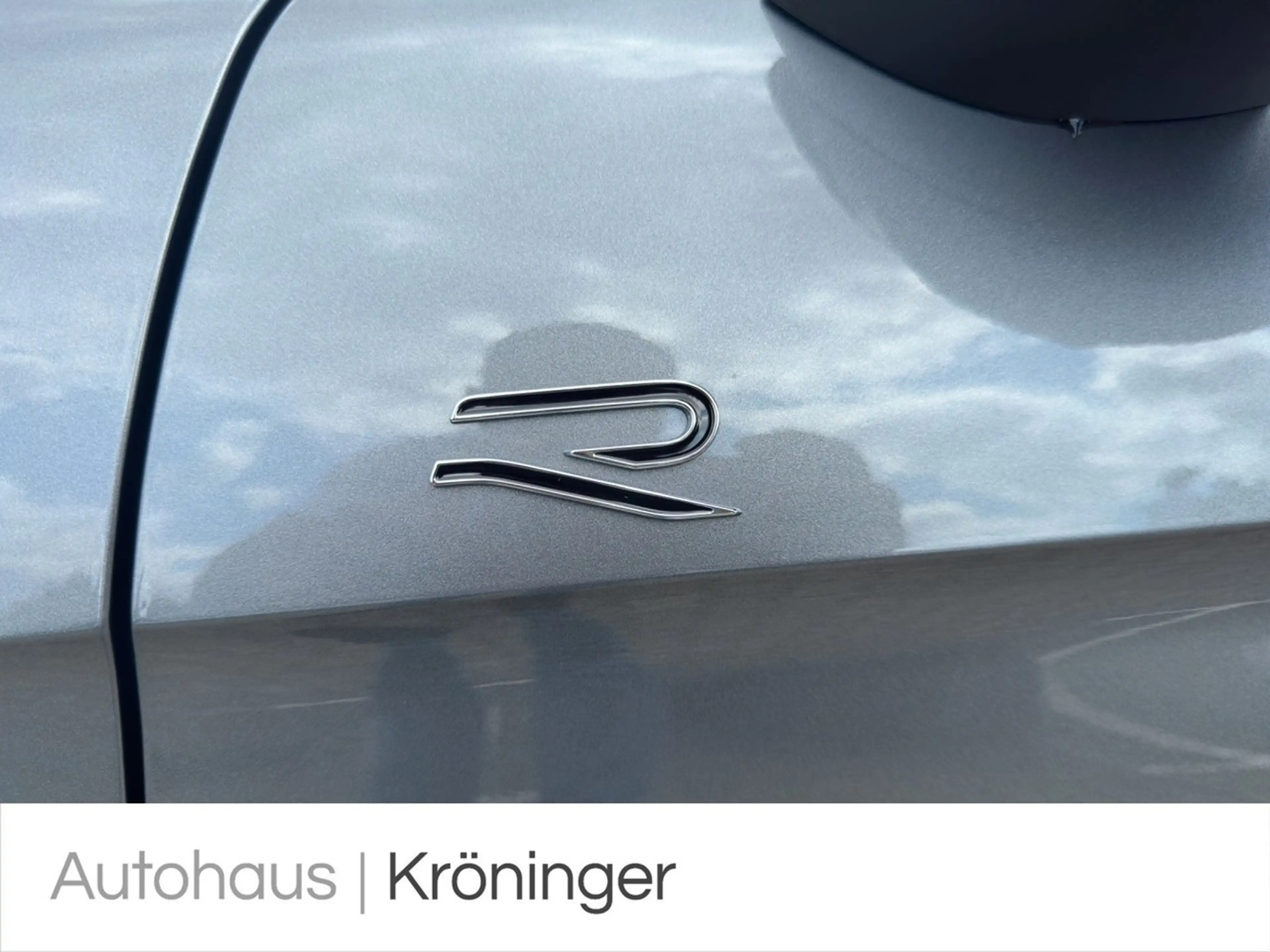 Volkswagen Passat Variant 2.0 TDI DSG R-line AHK ACC HUD — photo 17