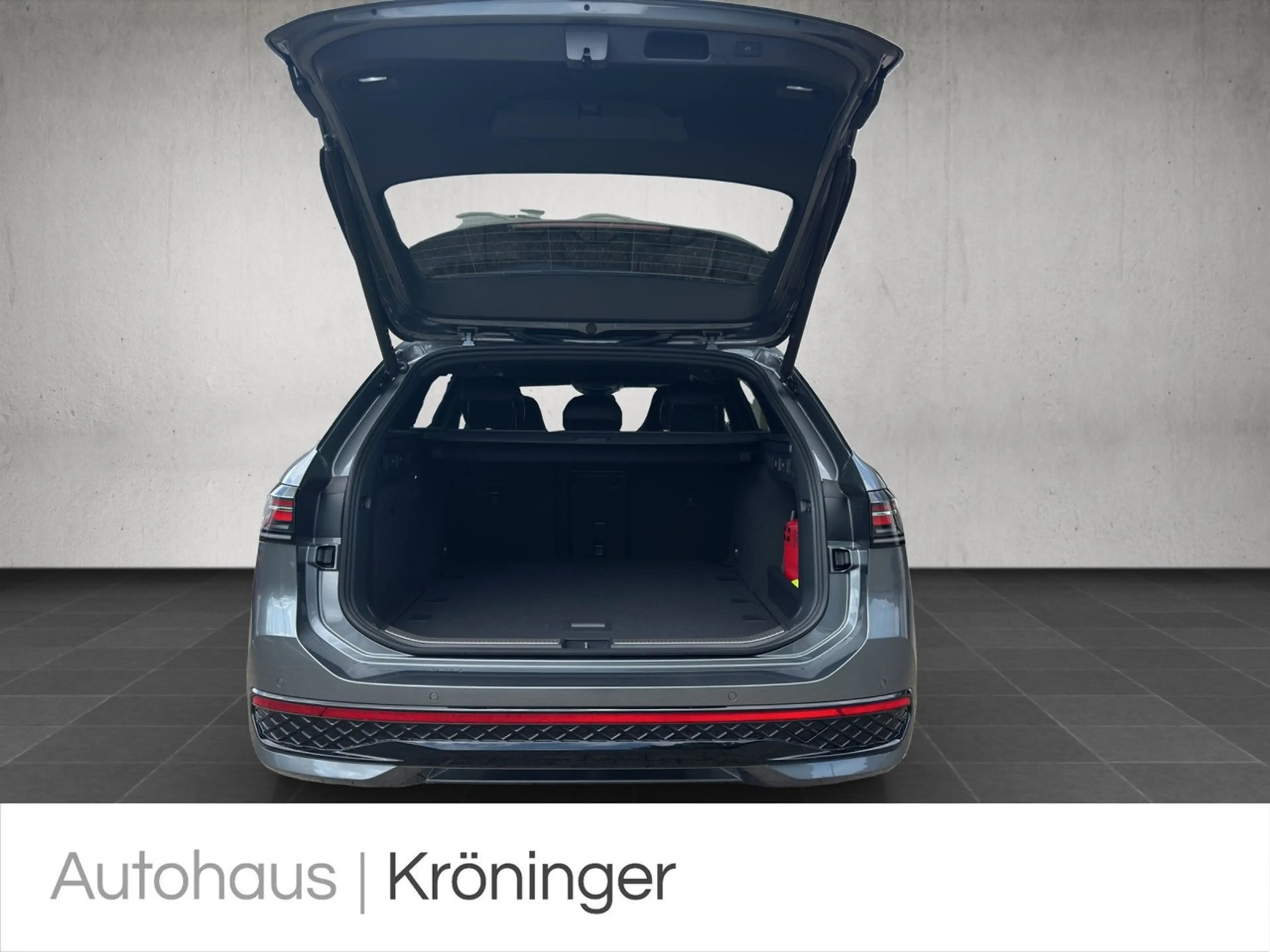 Volkswagen Passat Variant 2.0 TDI DSG R-line AHK ACC HUD — photo 18