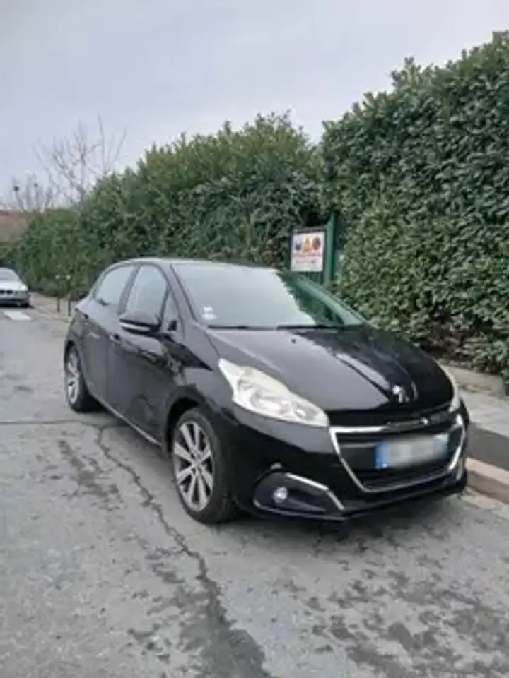 Peugeot 208 208