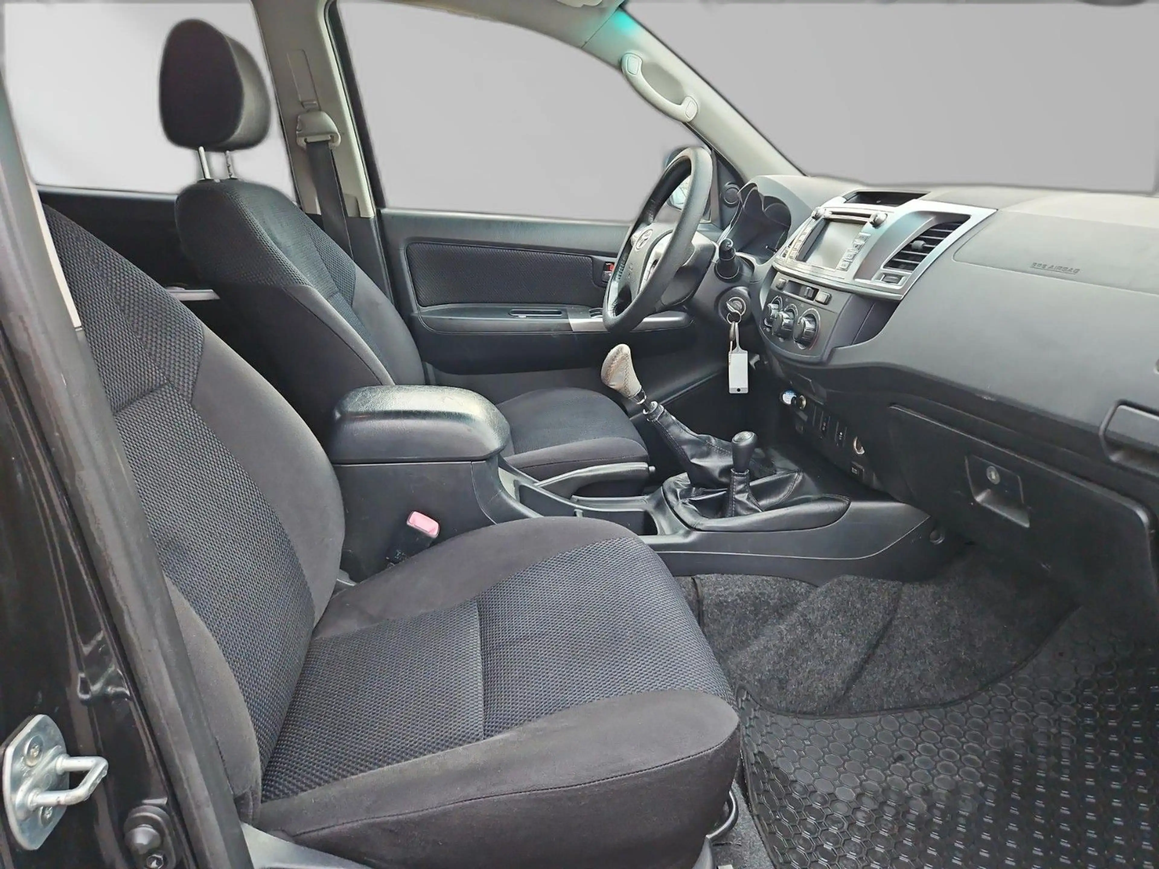 Toyota Hilux Double Cab Comfort 4x4 — photo 14