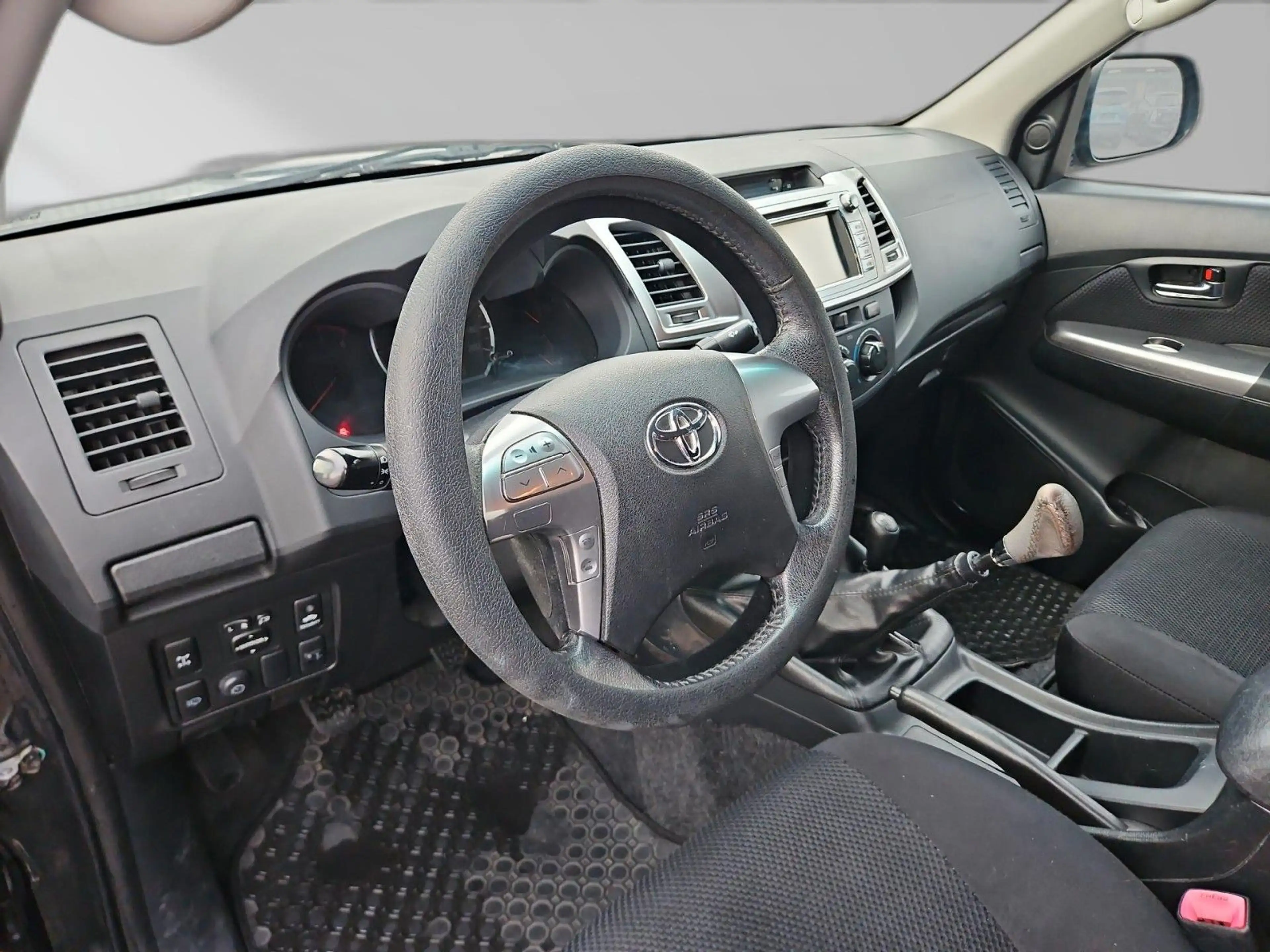 Toyota Hilux Double Cab Comfort 4x4 — photo 9
