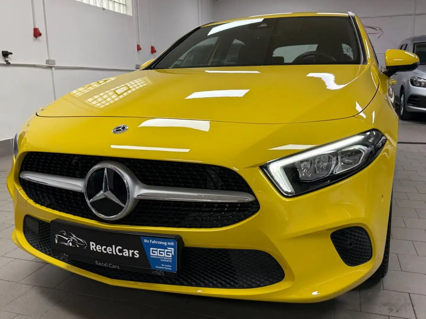 Mercedes-Benz A 180 A 180 Edition 19*URBAN*WIDESCREEN*PROGRESSIVE* Jaune - 1