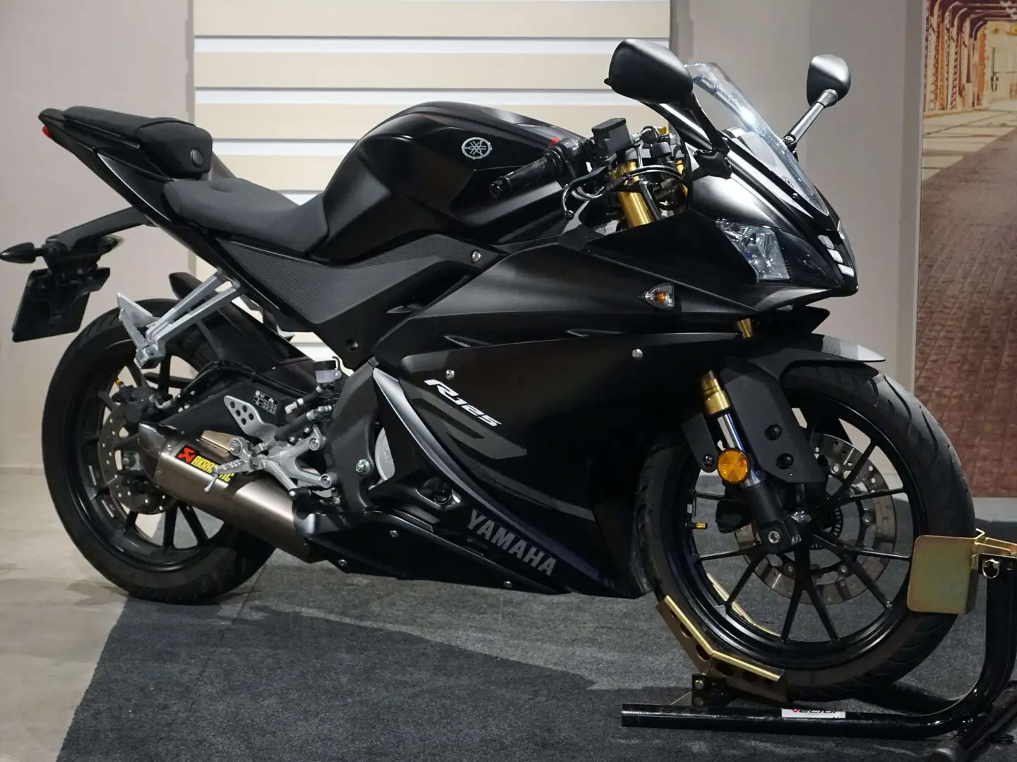 Yamaha YZF-R125 Zwart - 1