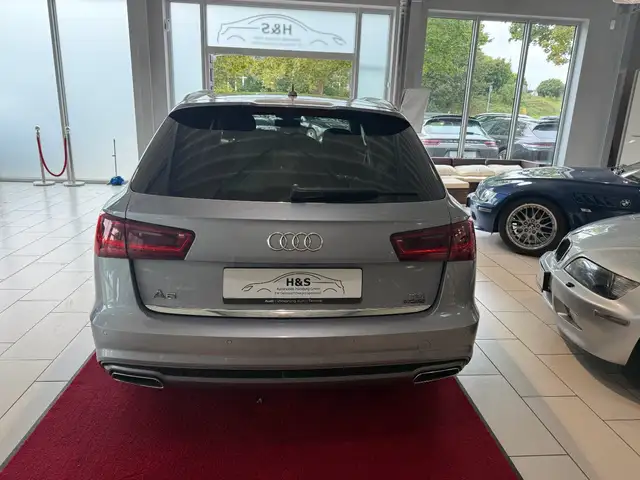 Audi A6 Avant view 4