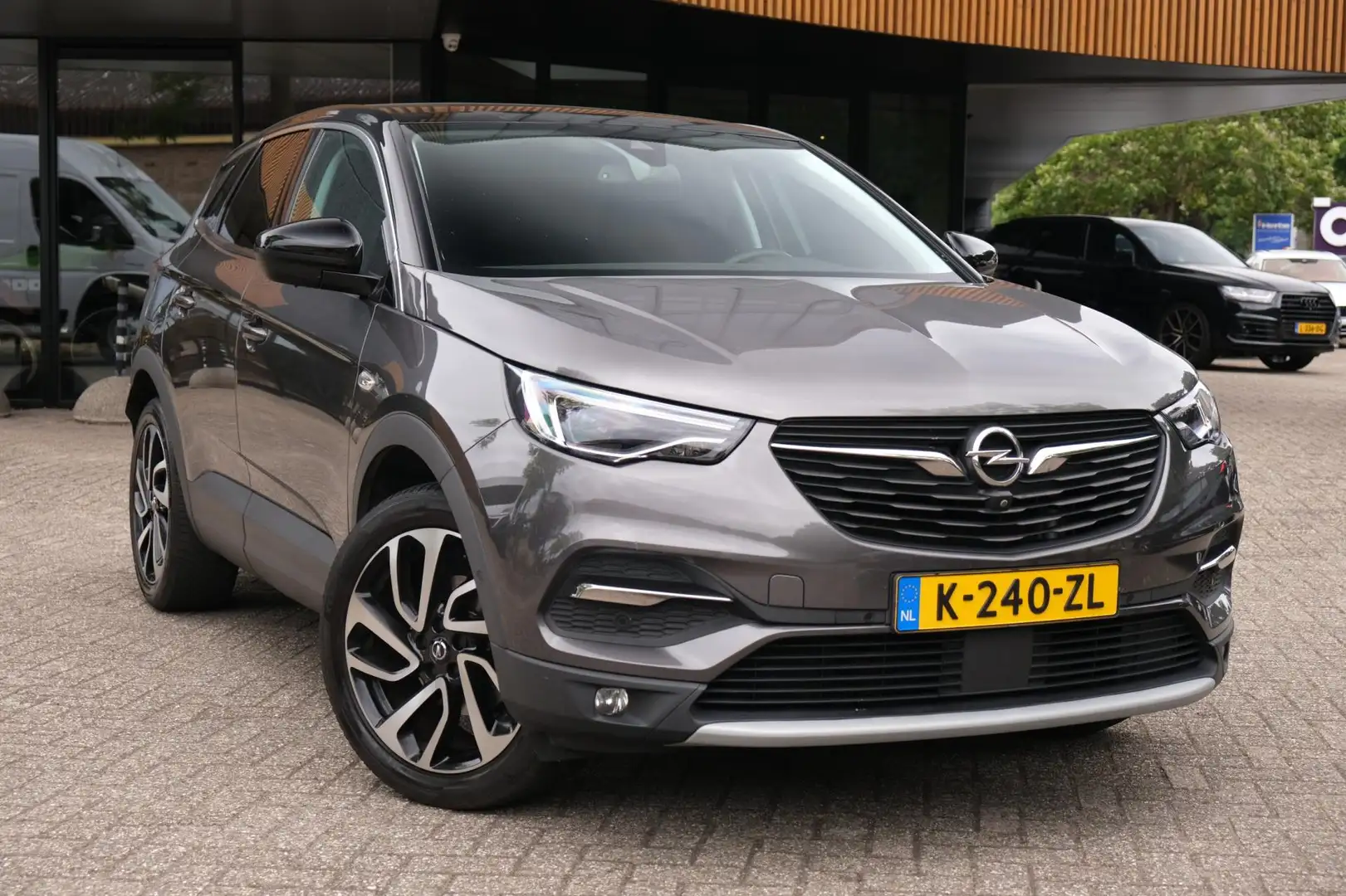 Opel Grandland X 1.2 Turbo Ultimate/ACC/Stoelventilatie/Winterpakke Grijs - 2