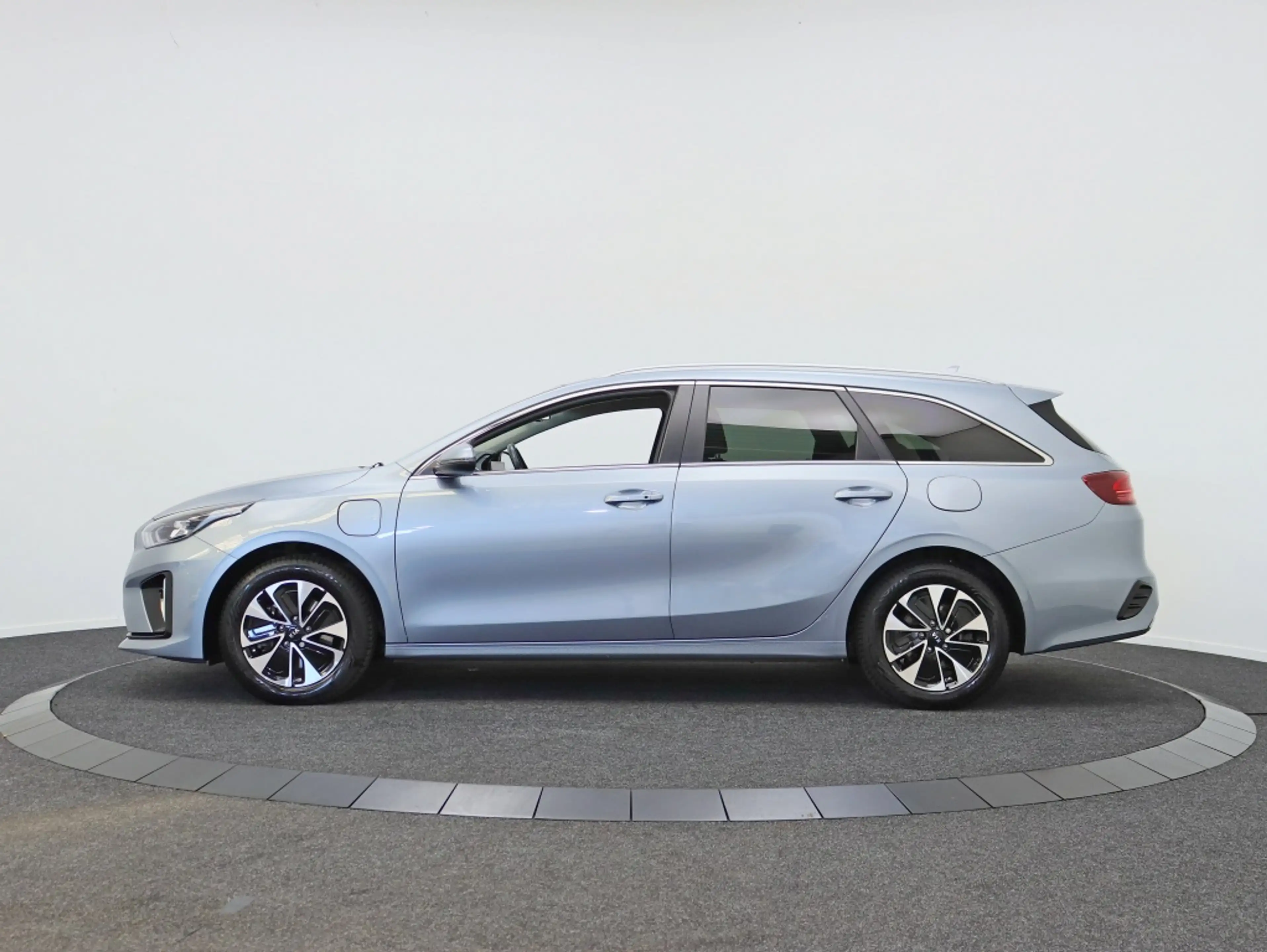 Kia Ceed SW / cee'd SW Sportswagon 1.6 GDI PHEV Dynamic PlusLine | All-se — photo 6