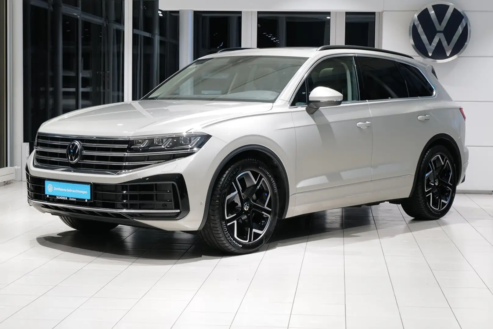Volkswagen Touareg 3.0TDI Elegance Allradlenkung StdHz Pano AHK Le... Beige - 2