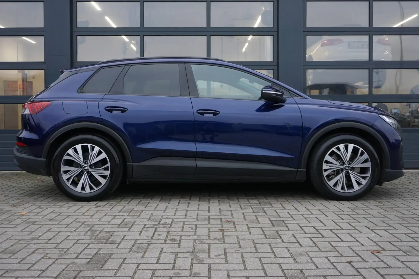 Audi Q4 e-tron 40 204pk Edition 77 kWh | SOH 98% | Warmtepomp | D Blauw - 2