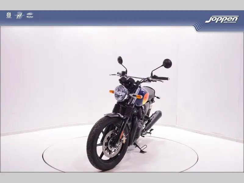 Royal Enfield Interceptor - foto 3