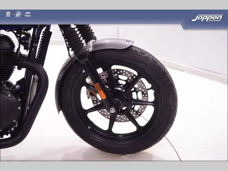 Royal Enfield Interceptor - foto 8