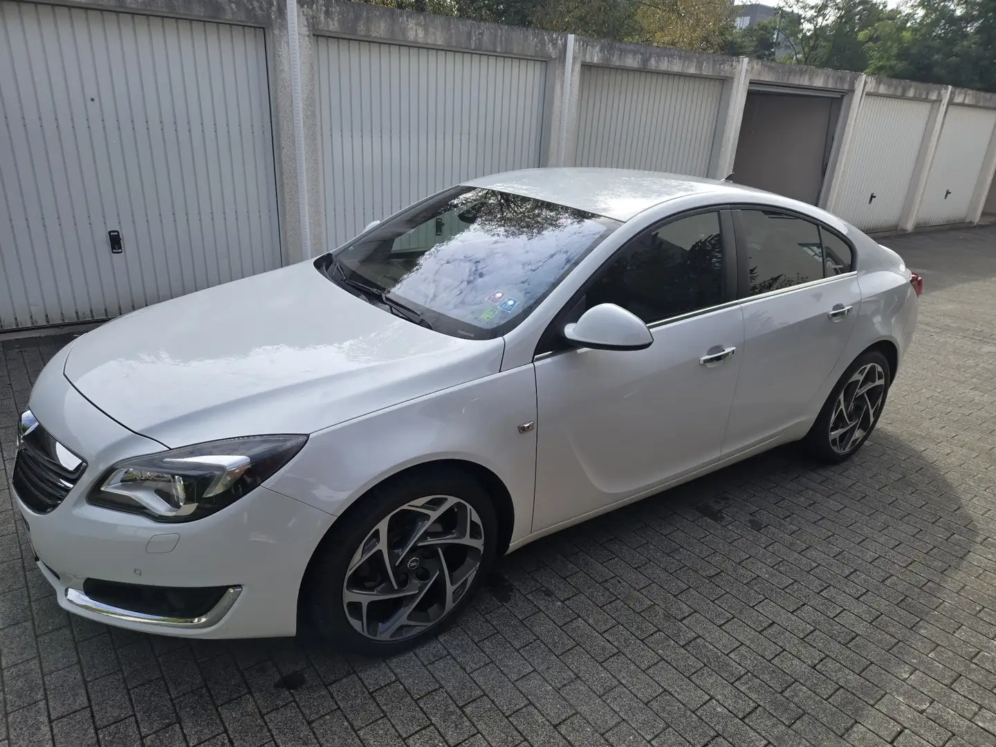 Opel Insignia 1.6 ECOTEC DI Turbo Aut. Sport Weiß - 1