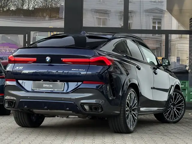 BMW X6 view 2