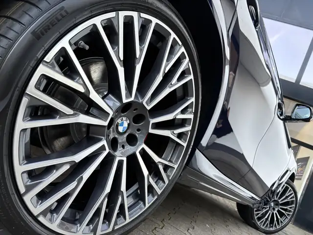 BMW X6 view 3