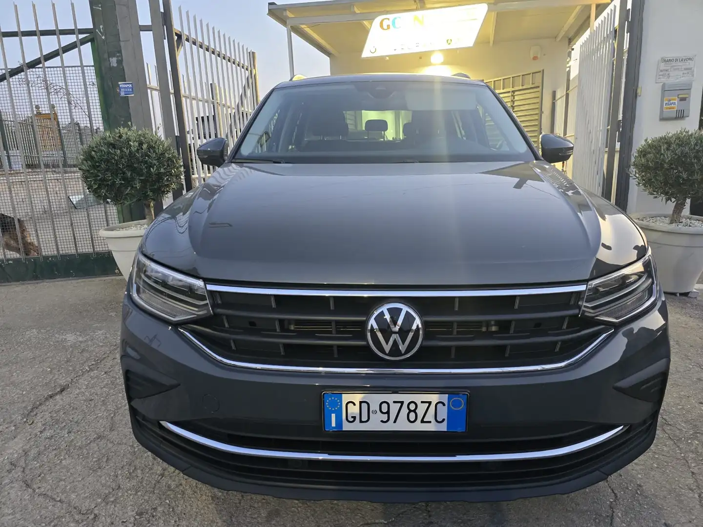 Volkswagen Tiguan Tiguan II 2021 2.0 tdi Life 150cv dsg Grigio - 2