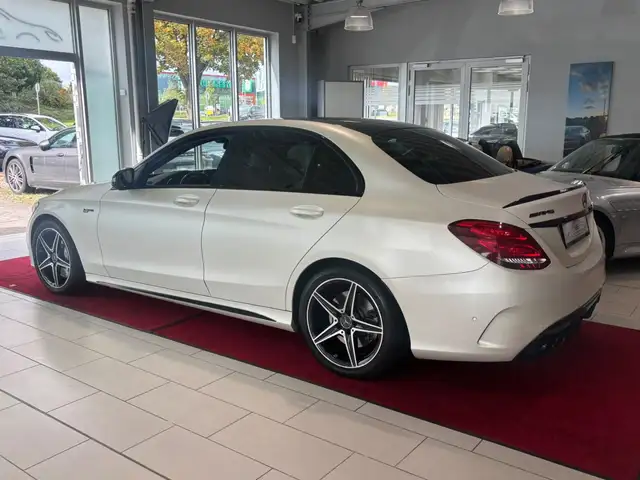 Mercedes-Benz C-Class view 3
