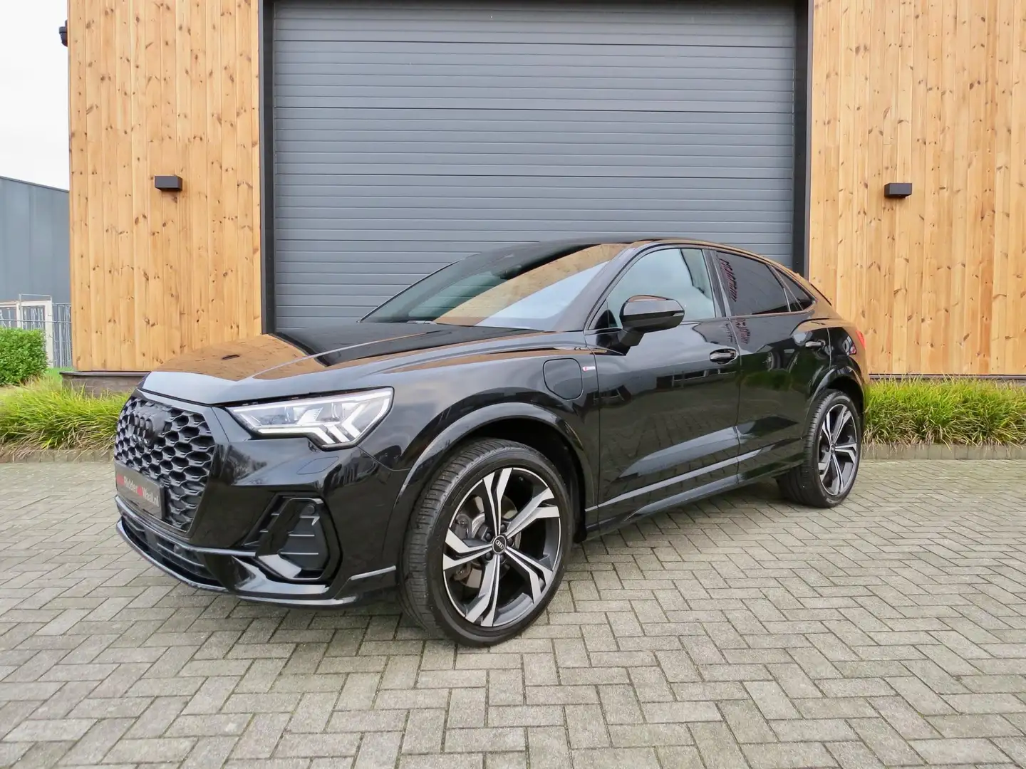 Audi Q3 Sportback 45 TFSI e S Edition *S Line *Dealer onde Schwarz - 1