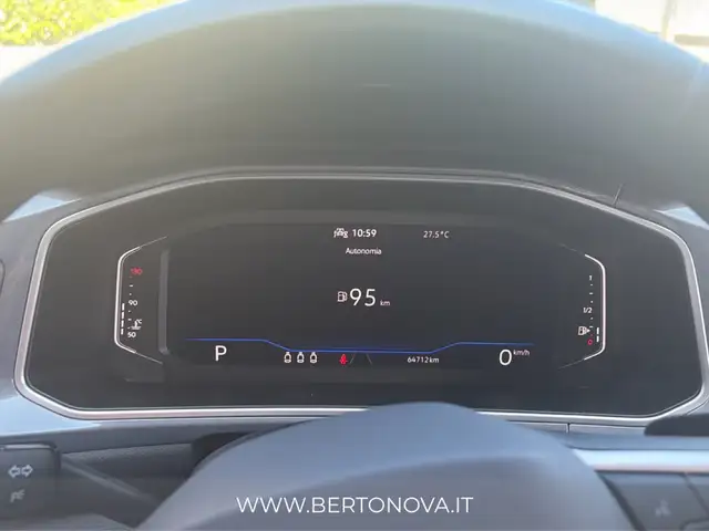 Volkswagen T-Roc view 14