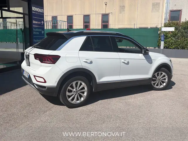 Volkswagen T-Roc view 6