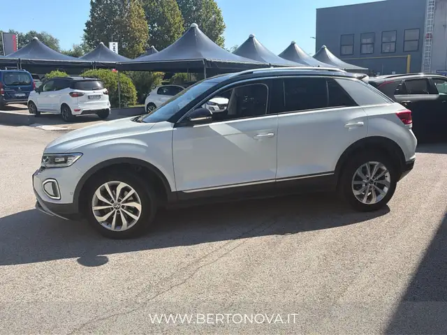 Volkswagen T-Roc view 5