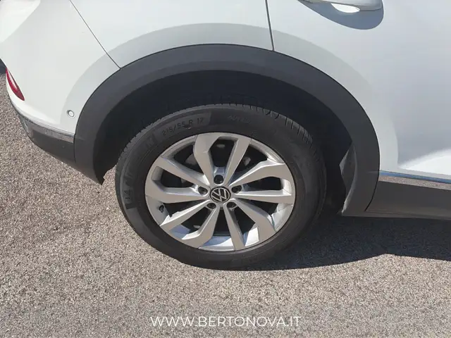 Volkswagen T-Roc view 7