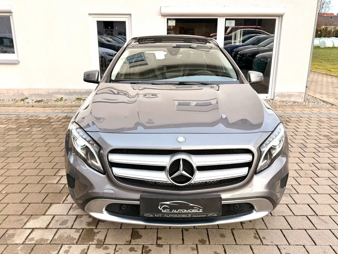 Mercedes-Benz GLA 200 *URBAN*TEMP*NAVI*SHZ*PDC*PANO*KLIMA*T-LED Grau - 2