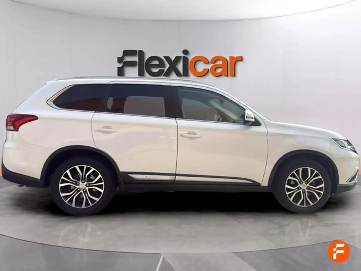 Mitsubishi Outlander 200 MPI Motion 2WD 7pl. CVT Blanco - 2