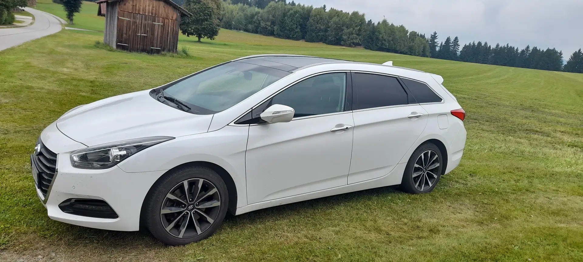 Hyundai i40 i40cw Diesel Kombi blue 1.7 CRDi Premium Bílá - 1