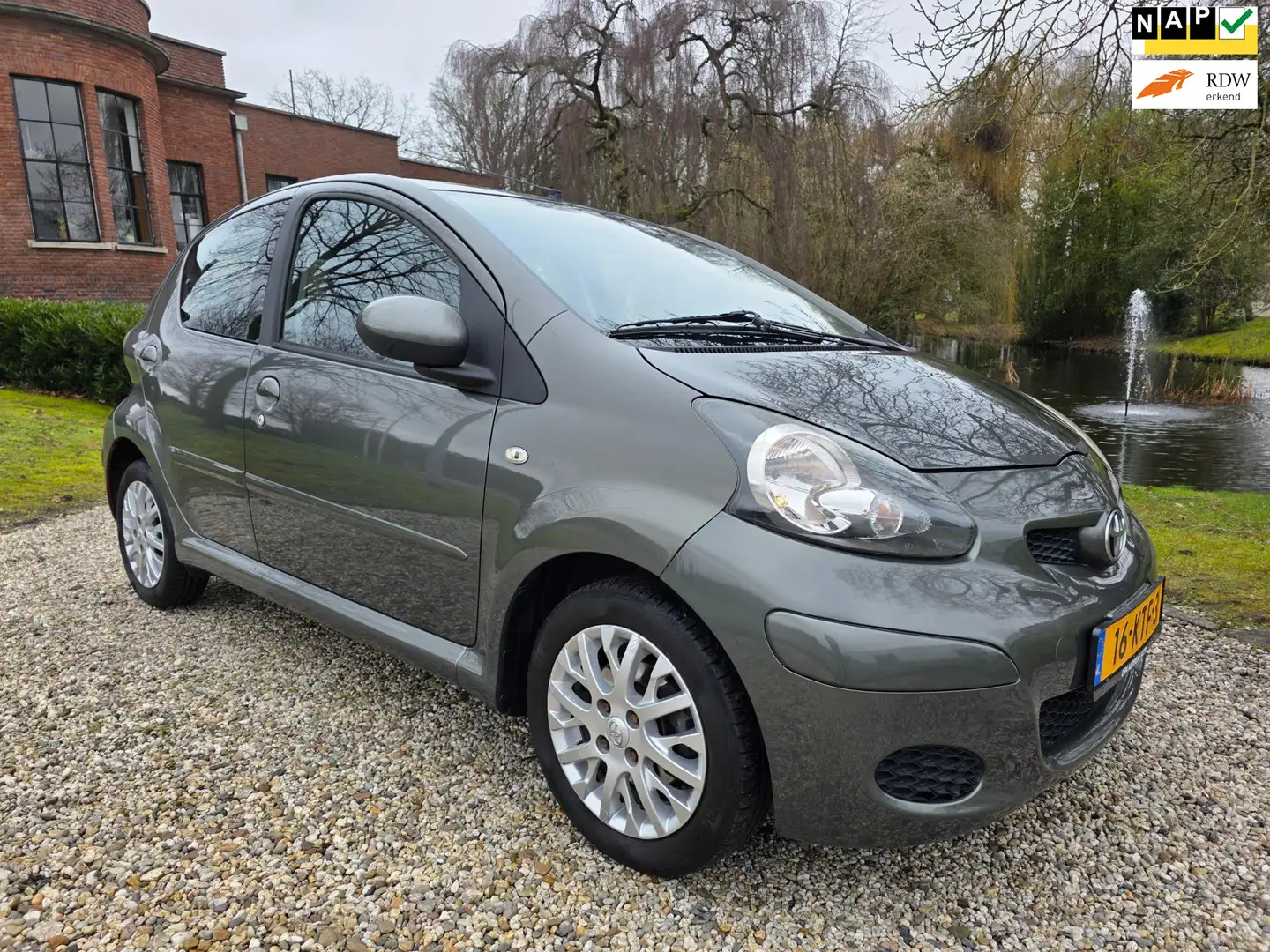 Toyota Aygo 1.0-12V Aspiration Green 5-deurs AIRCO Grün - 1