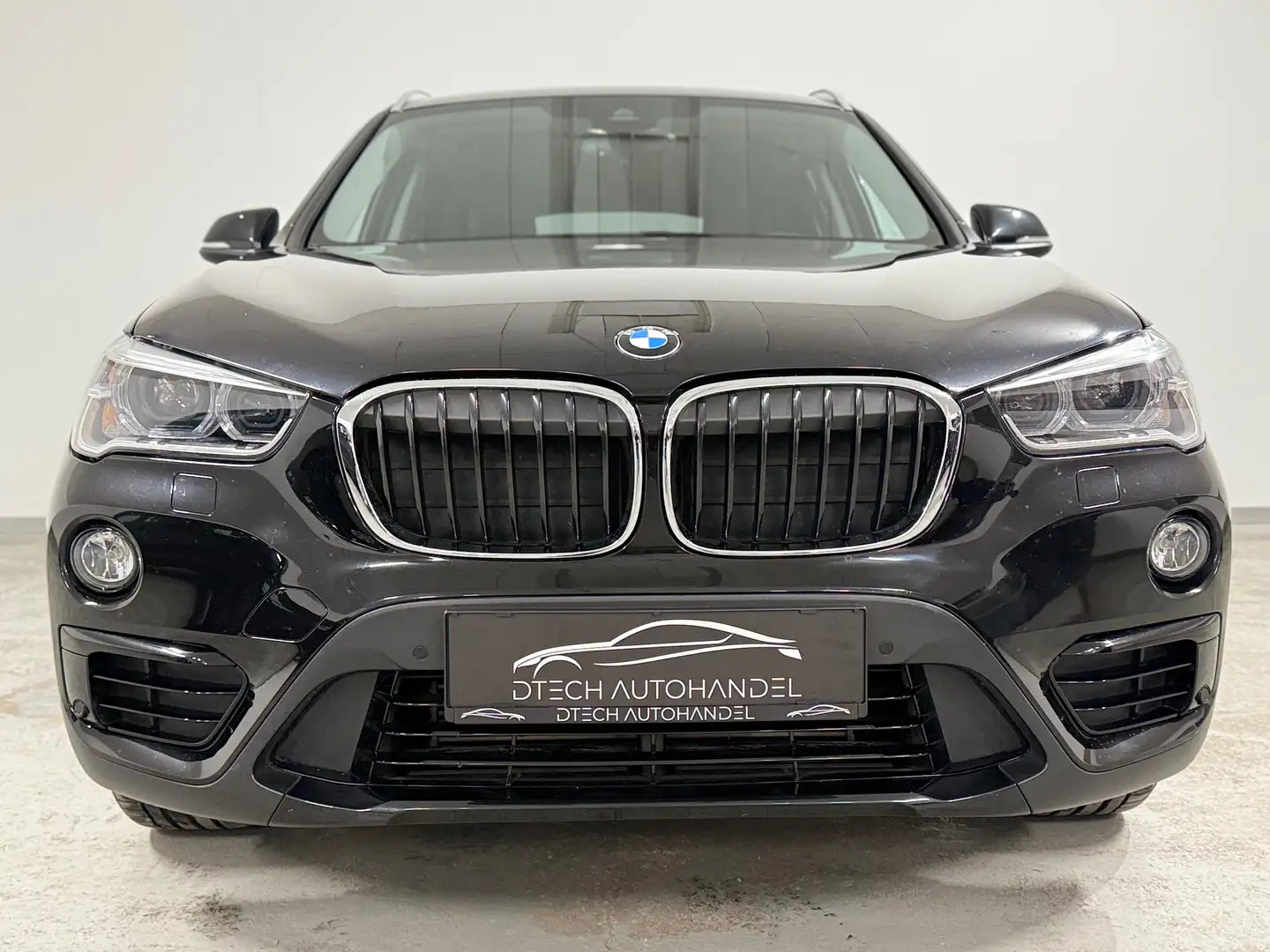 BMW X1 xDrive 18 d SportLine/HUD/LED/NAVI crna - 2