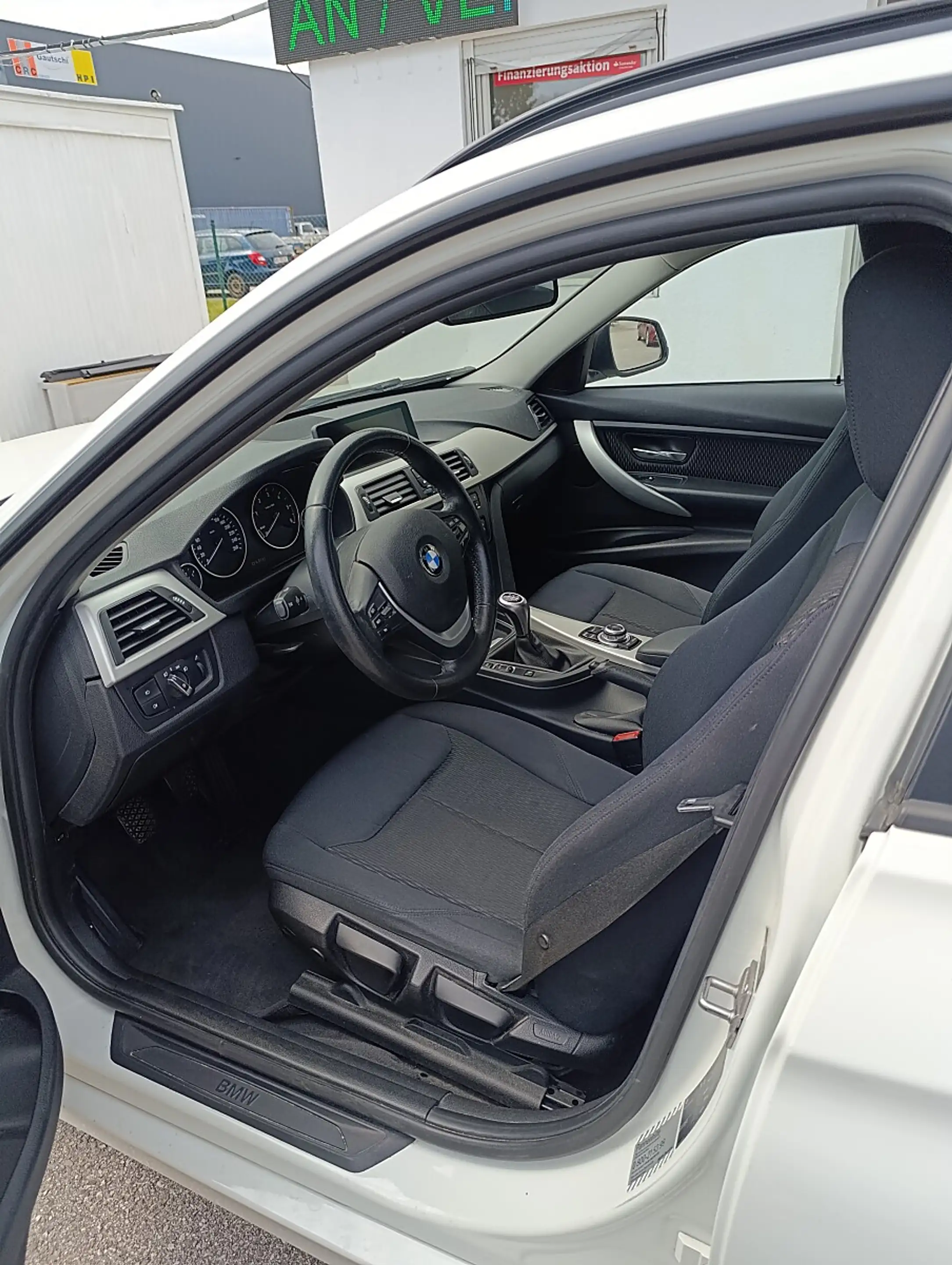 BMW 325 d Touring Österreich-Paket — photo 15