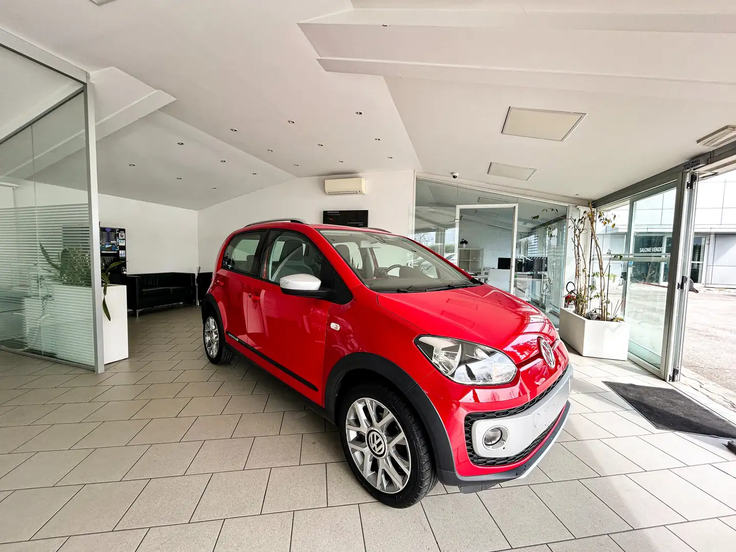 Volkswagen up! 5p 1.0 Cross 75cv E6 NEOPATENTATI Rosso - 1