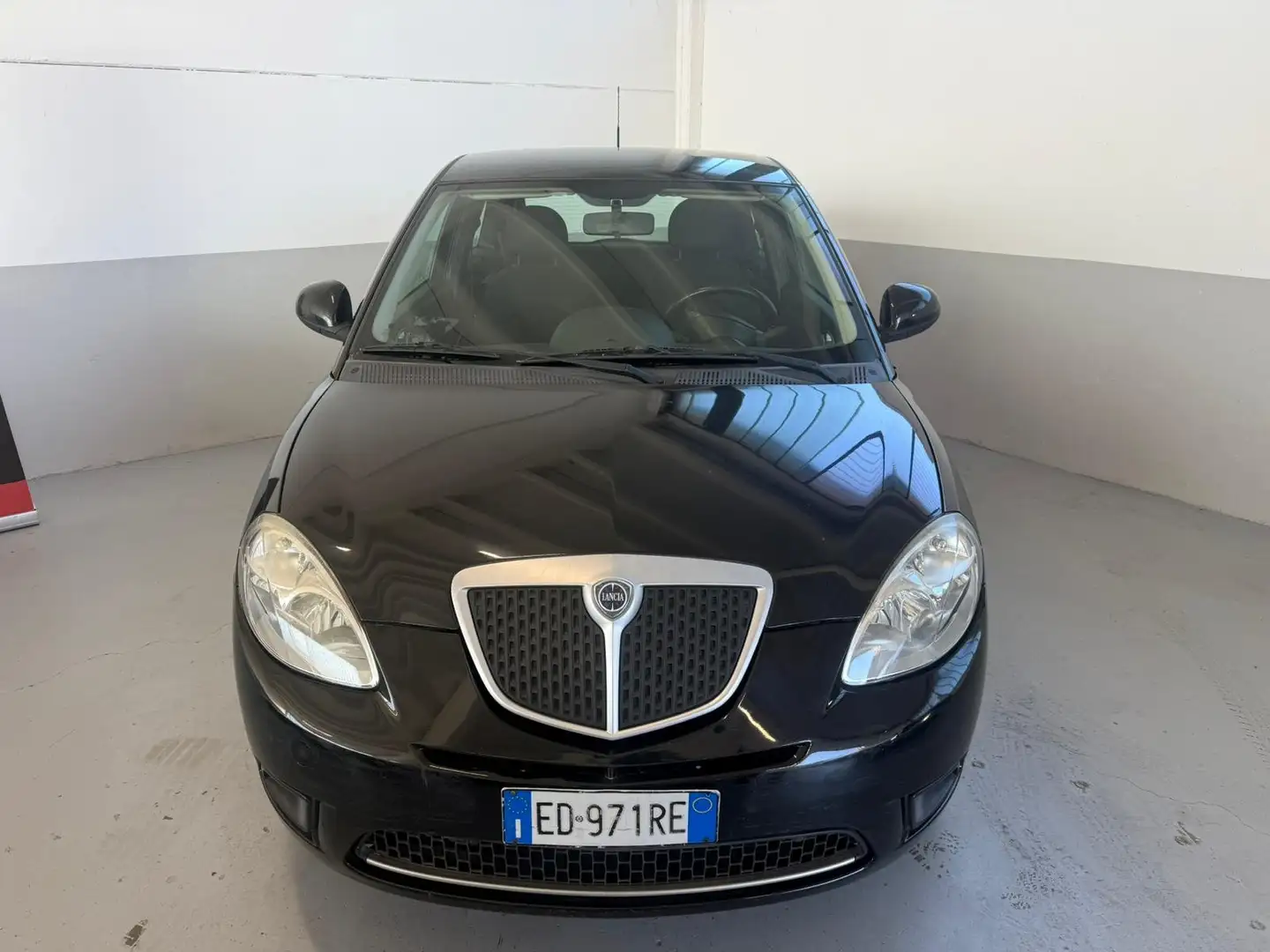 Lancia Ypsilon EURO 4 NEOPATENTATI Schwarz - 2
