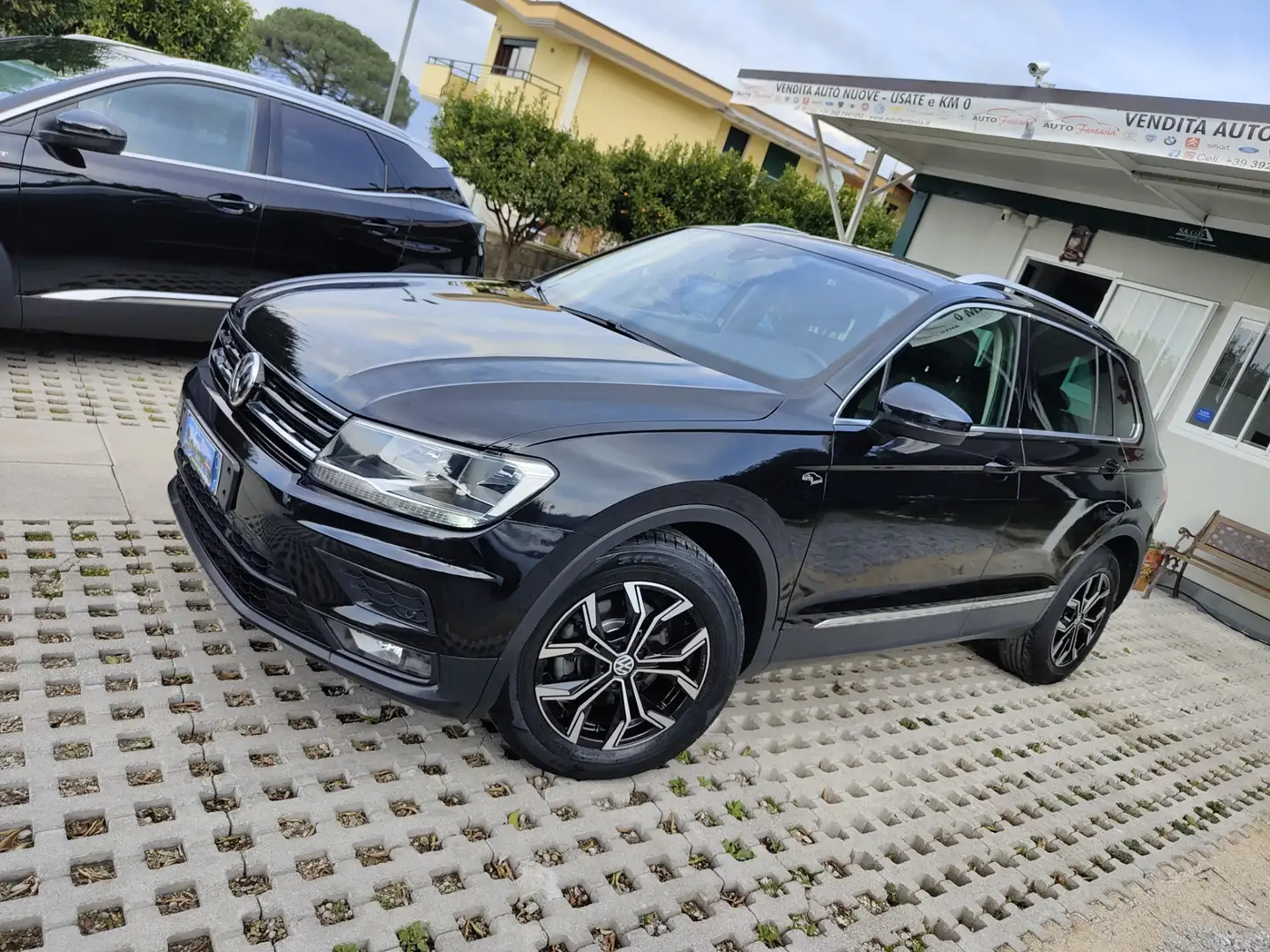 Volkswagen Tiguan 2.0 TDI SCR DSG Business BlueMotion IVA ESPOSTA Nero - 1