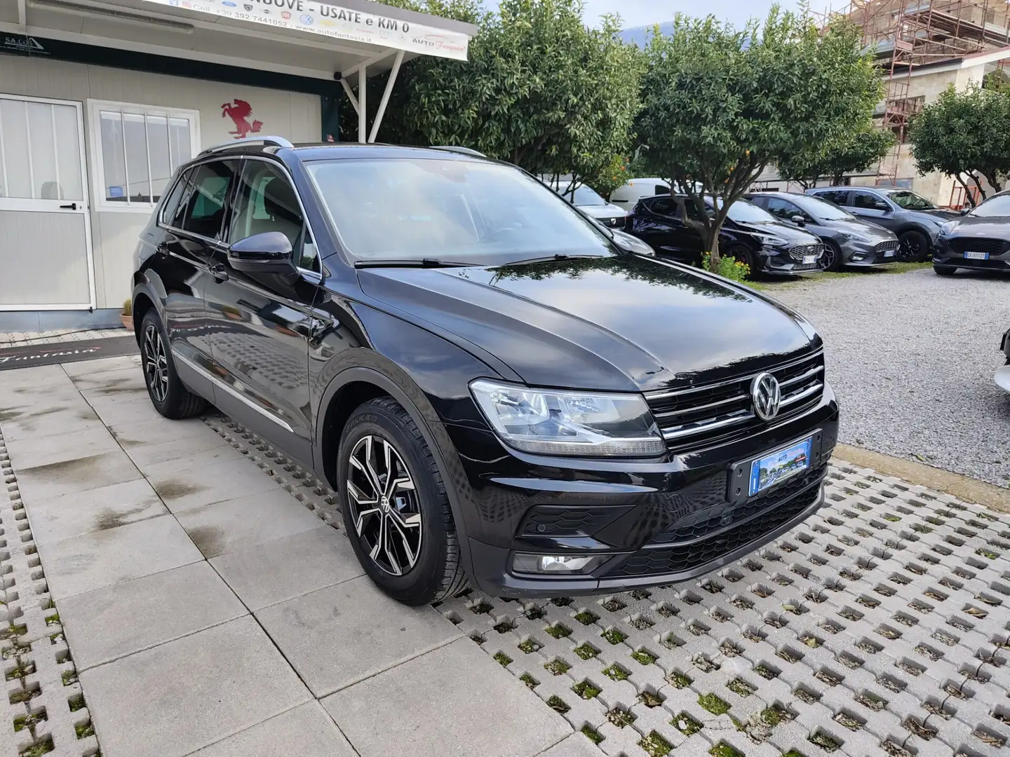 Volkswagen Tiguan 2.0 TDI SCR DSG Business BlueMotion IVA ESPOSTA Nero - 2