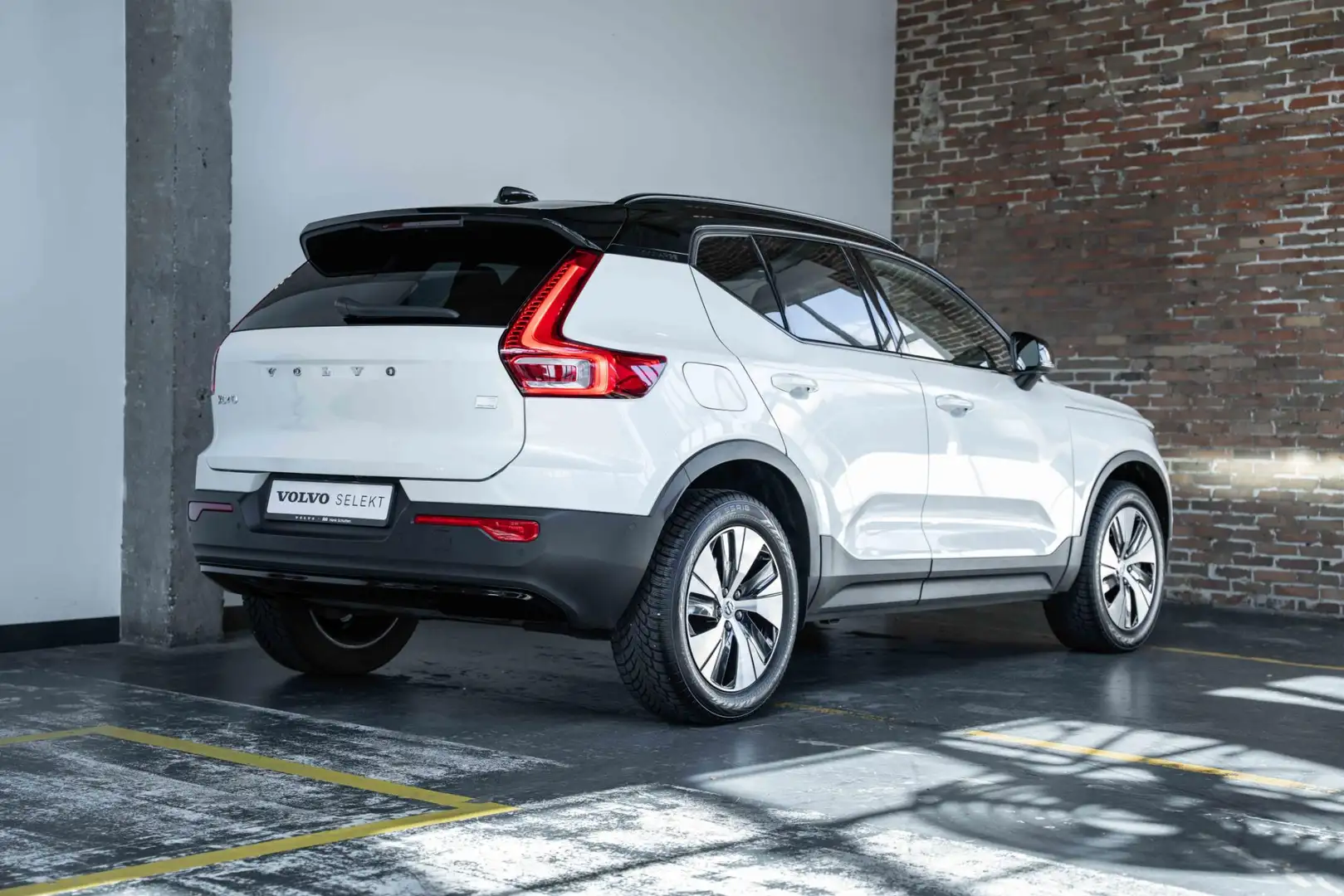 Volvo XC40 T5 Recharge R-Design | Panoramadak | 360° Parkeerc Blanc - 2