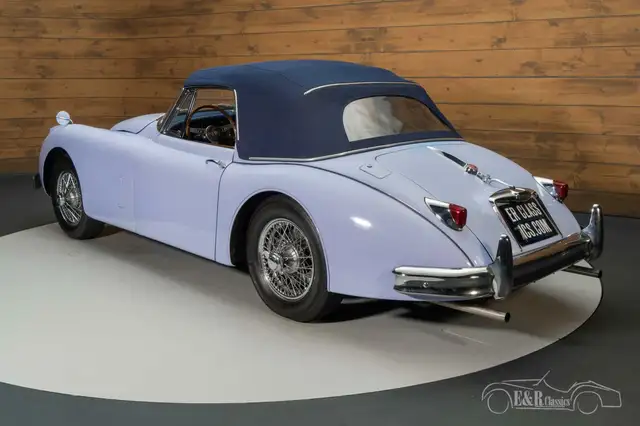 Jaguar XK view 8