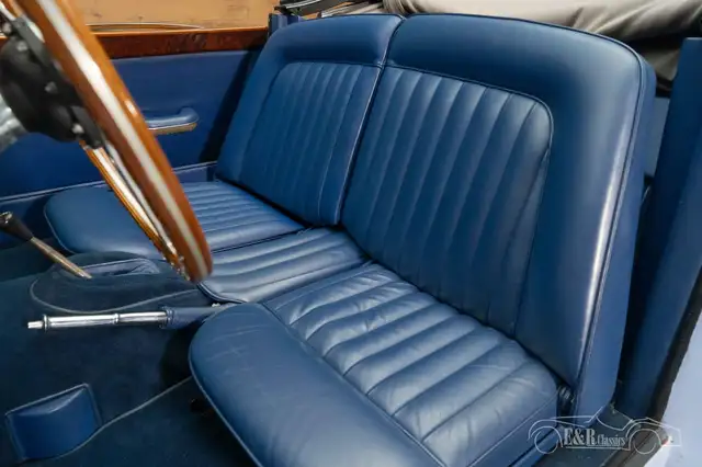 Jaguar XK view 12