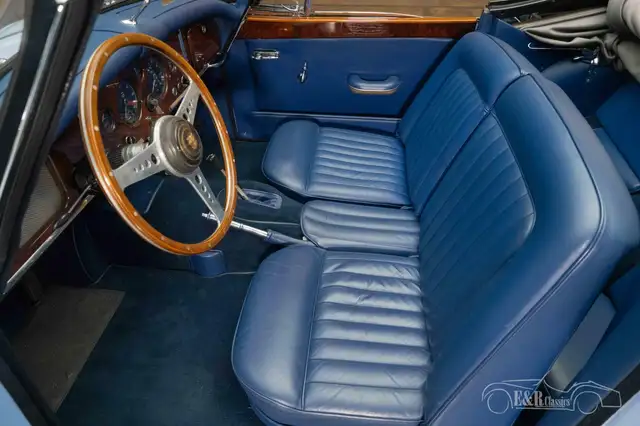 Jaguar XK view 11