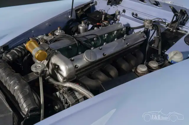 Jaguar XK view 3