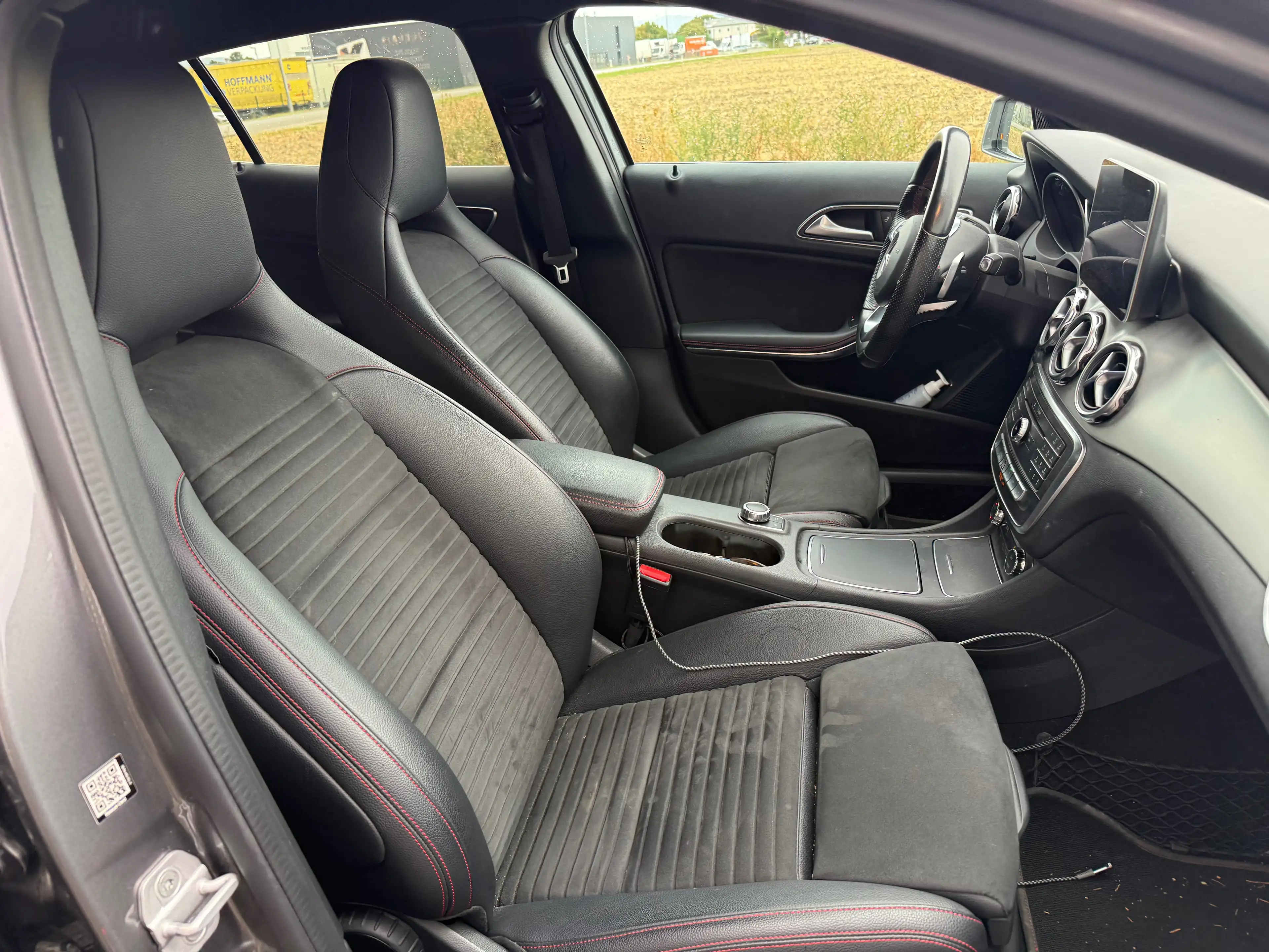 Mercedes-Benz GLA 180 d AMG Aut. — photo 9
