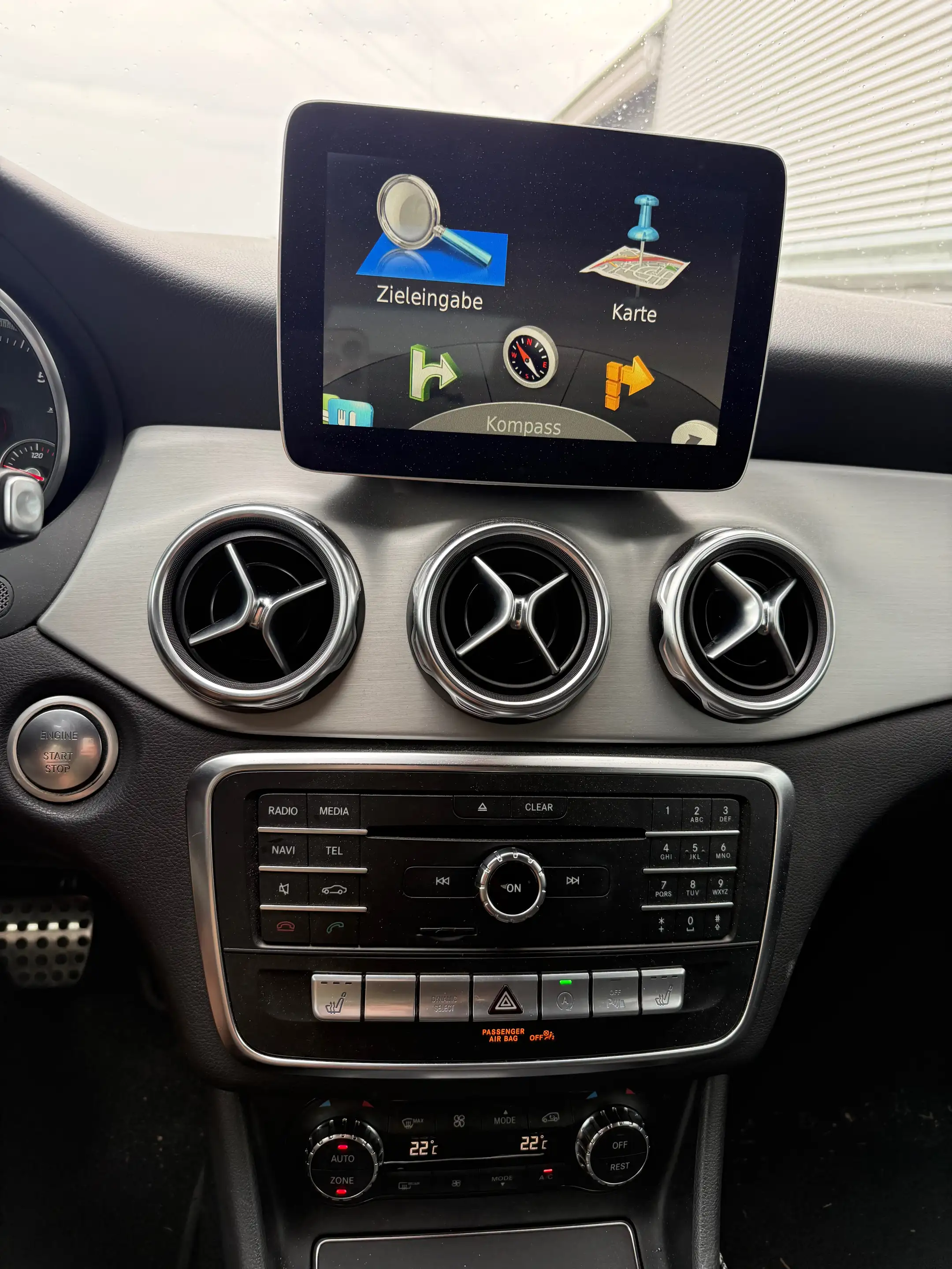 Mercedes-Benz GLA 180 d AMG Aut. — photo 10