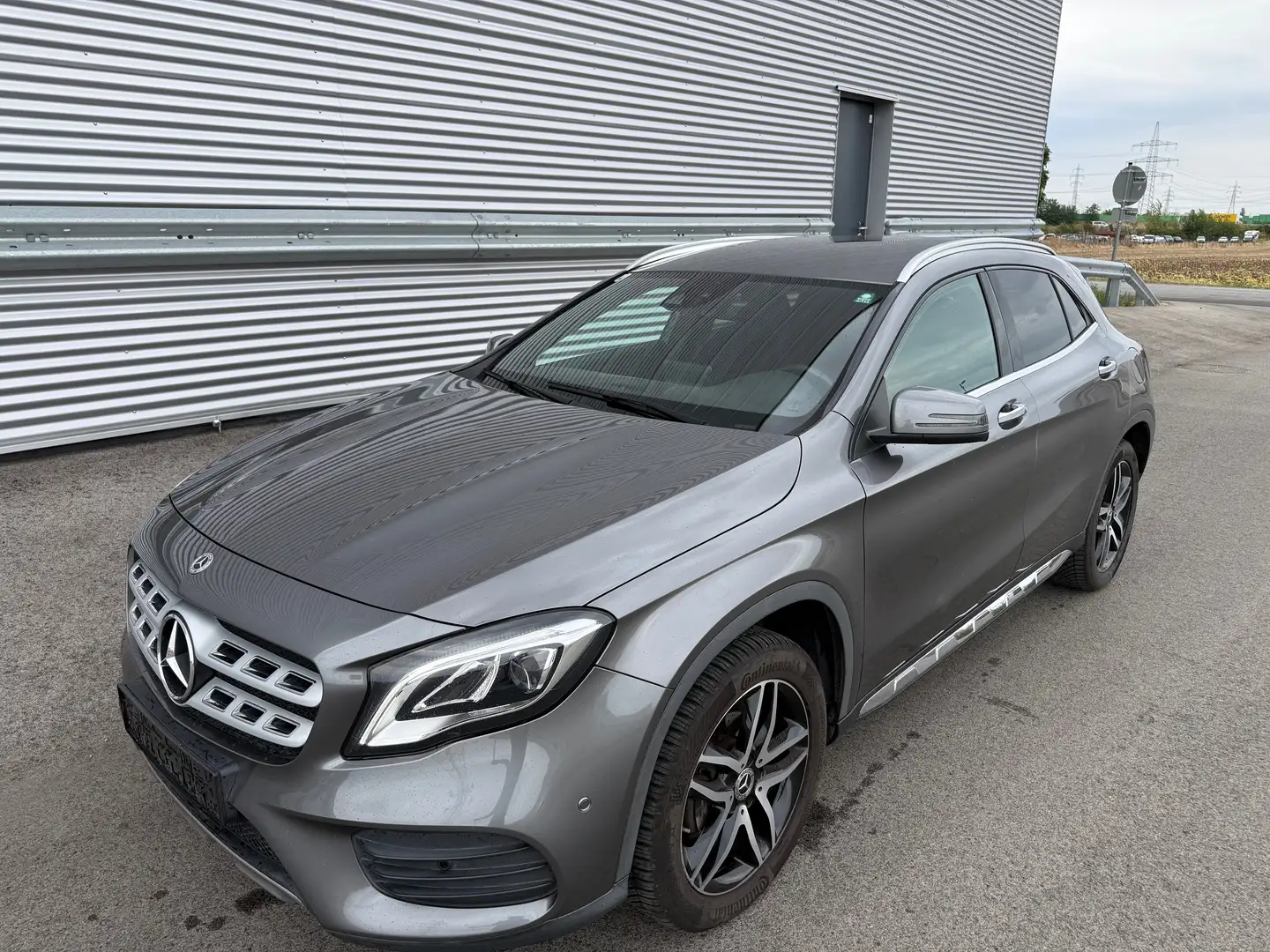 Mercedes-Benz GLA 180 d AMG Aut. Grau - 1
