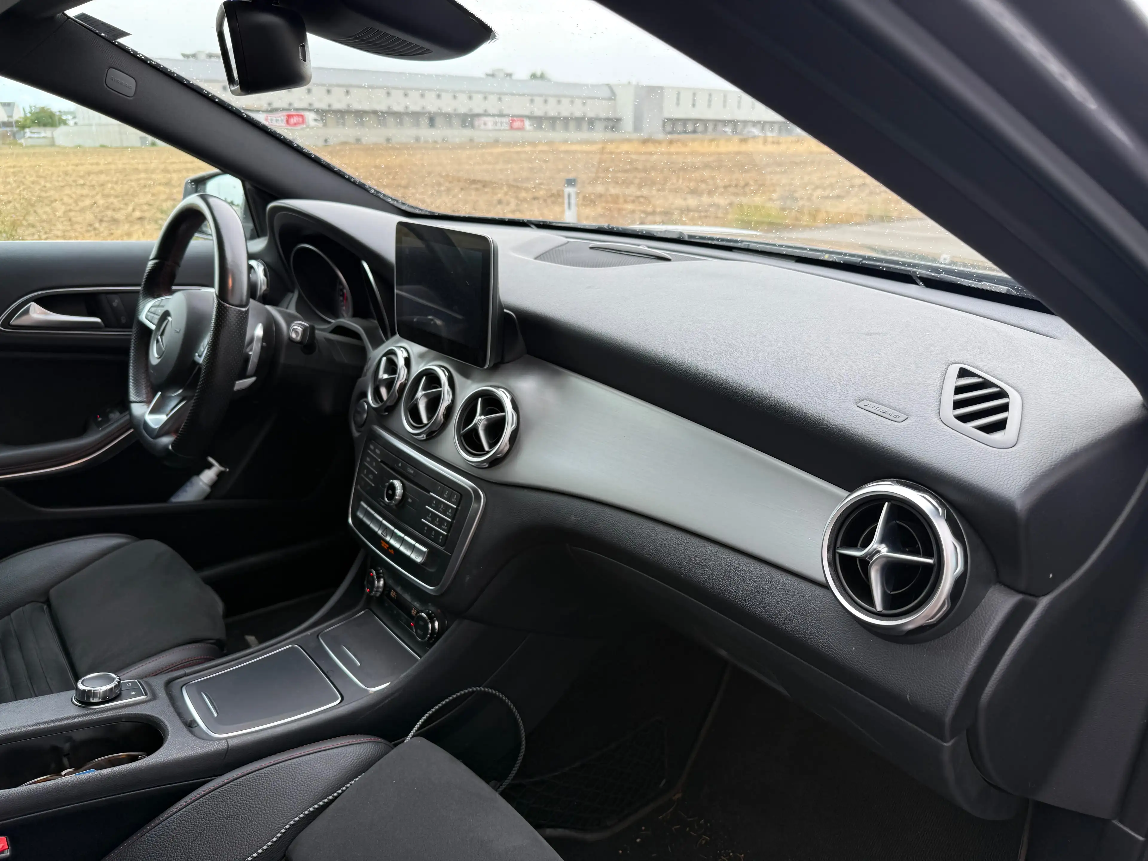 Mercedes-Benz GLA 180 d AMG Aut. — photo 8