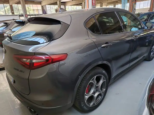 Alfa Romeo Stelvio view 5